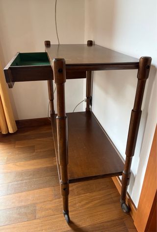 Tavolino con cassetto e rotelle