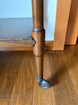 Tavolino con cassetto e rotelle