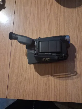 Videocámara JVC Compact VHS 2.5 LCD