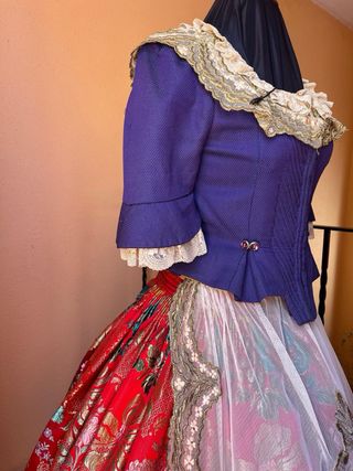 Traje rojo con corpiño Morado con Zapatos Talla 36