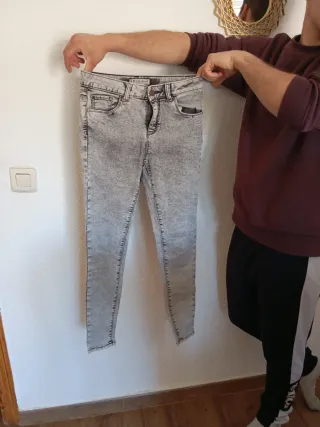 Vaqueros pitillo desgastados