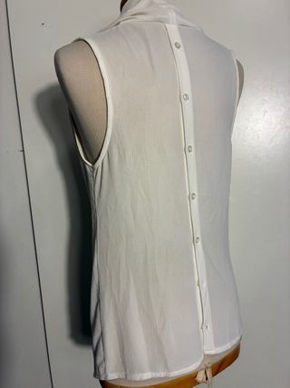 Top donna con bottoncini schiena