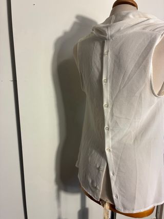 Top donna con bottoncini schiena