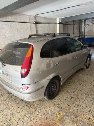 Nissan Almera 2001