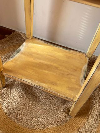 Mesita auxiliar restaurada madera y amarillo