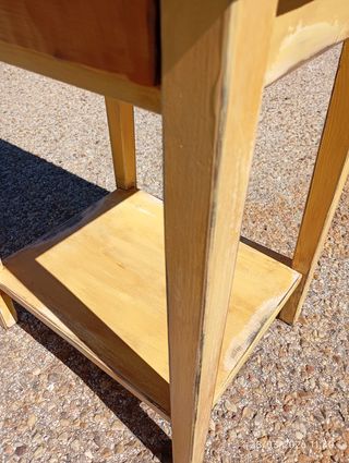 Mesita auxiliar restaurada madera y amarillo