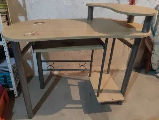 Escritorio madera y metal