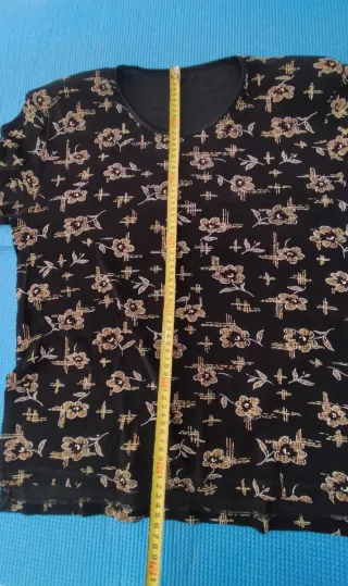 Camiseta Vintage Estampado Floral Geométrico