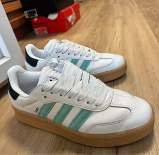 Zapatillas Adidas Blancas y Turquesa