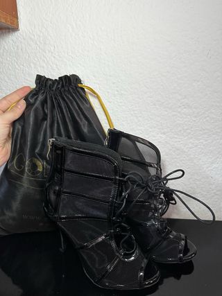Zapatos de baile de malla y tacón