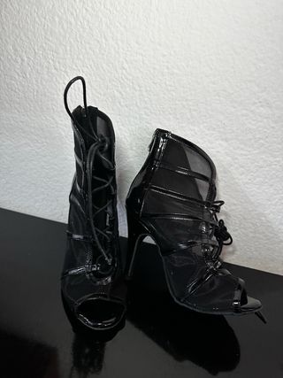 Zapatos de baile de malla y tacón