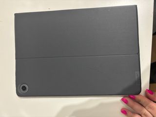 Lenovo Tab M10 Plus (3rd Gen) con funda y lápiz