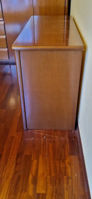 Comò e comodini in legno
