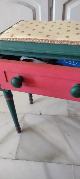 Mesita auxiliar decorativa