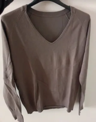 Coppia maglioni V collo blu e beige