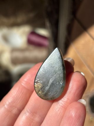 Labradorita tallada azul gota cabujón