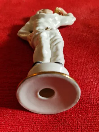 Statuetta Pulcinella in porcellana cm. 15,5