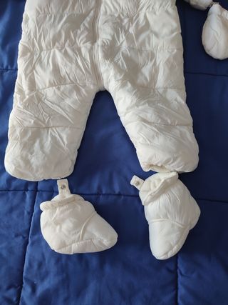 Buzo blanco para bebé (6 meses)