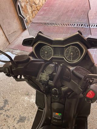 Yamaha XMAX 400 2018 - 38.000 km. Perfecto estado