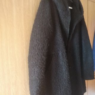 Dos abrigos semi nuevos, uno tipo Chanel