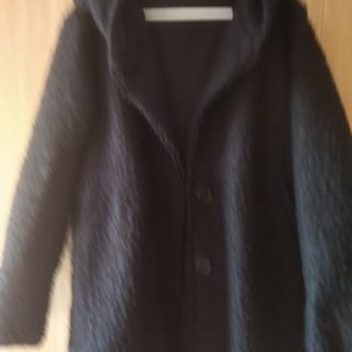 Dos abrigos semi nuevos, uno tipo Chanel