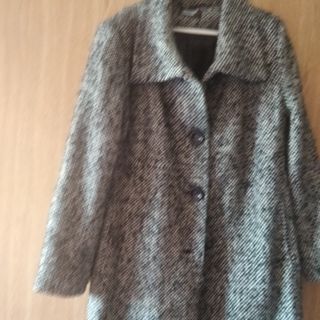 Due cappotti semi nuovi, uno stile Chanel