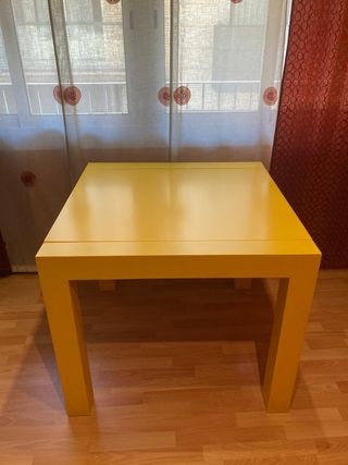 Mesa cuadrada de madera maciza