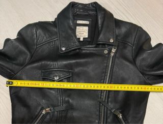 Chaqueta biker de cuero legitimo negra.