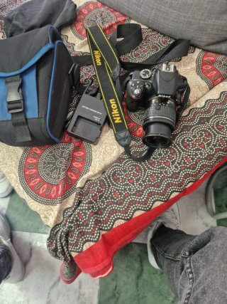 Cámara Nikon DSLR con cargador y todo