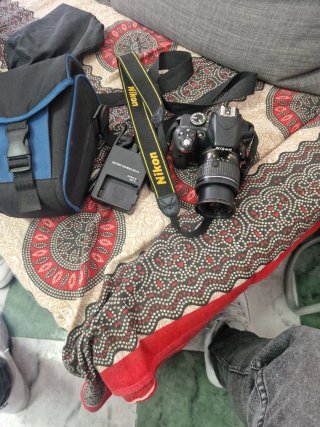 Cámara Nikon DSLR con cargador y todo