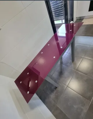 Mesa de cocina cristal morado y metal abatible
