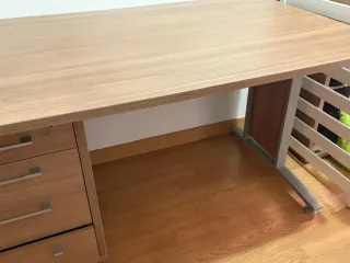 Escritorio madera maciza y metal