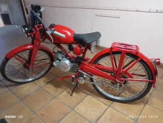 Moto Guzzi Hispania Moped Roja