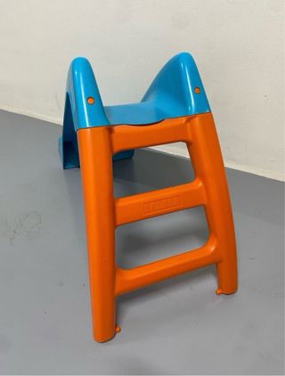 Tobogán infantil Feber azul y naranja.