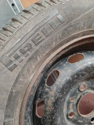 Rueda Pirelli 165/70 R13 79T