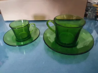 Set di tazze e piatti Duralex vintage verdi