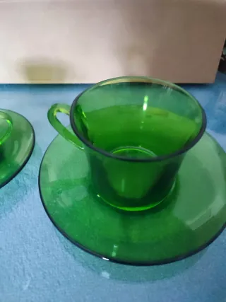 Set di tazze e piatti Duralex vintage verdi