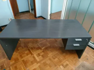 Escritorio gris oscuro antracita con cajones