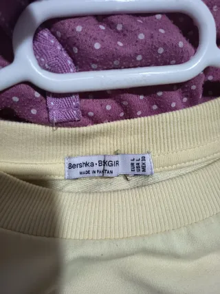 Sudadera amarilla con letras en negro Lemon Juice