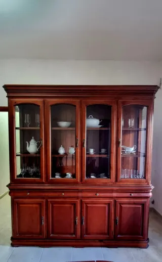 Mueble, licorera de madera, para salón.