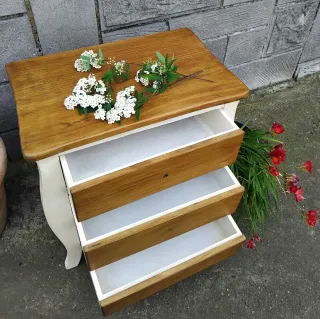 Mesita de noche 3 cajones madera