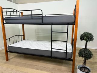 Offerta letto a castello doppio in metallo e legno