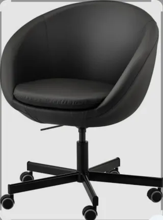 Silla de escritorio negra giratoria, ajuste altura