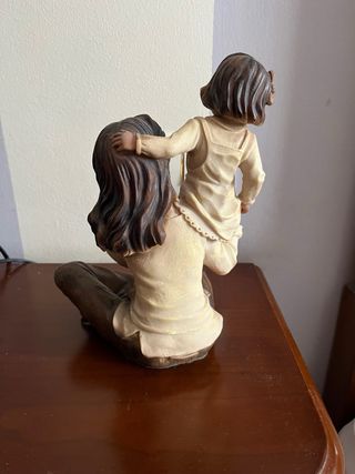 Figura escultura Madre e Hija Marrón 20x20x26cm