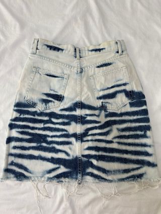 Falda vaquera Zara efecto tie-dye