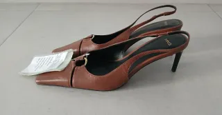 Zapatos MNG Marrón Punta Fina con Argolla Dorada