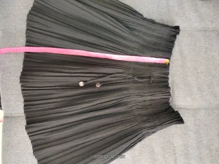 Falda plisada negra con cordón