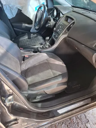 Opel Astra 2012