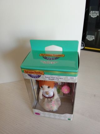 Sylvanian Families Maple Cat Town Girl