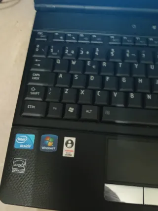 Portátil Toshiba Satellite Pro Rojo